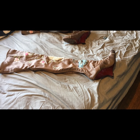 Saint Laurent designed by Tom Ford - Picture 4 of 7